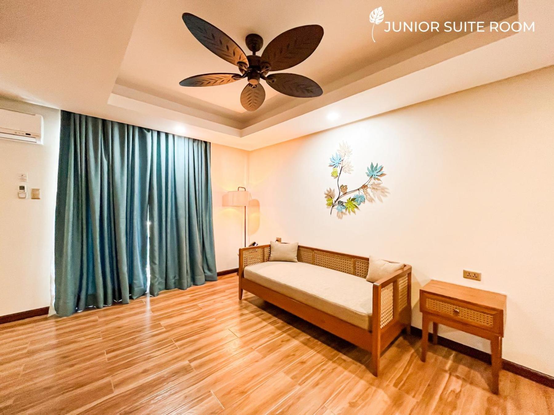 La Jolla Luxury Beach Resort Bagac Ngoại thất bức ảnh
